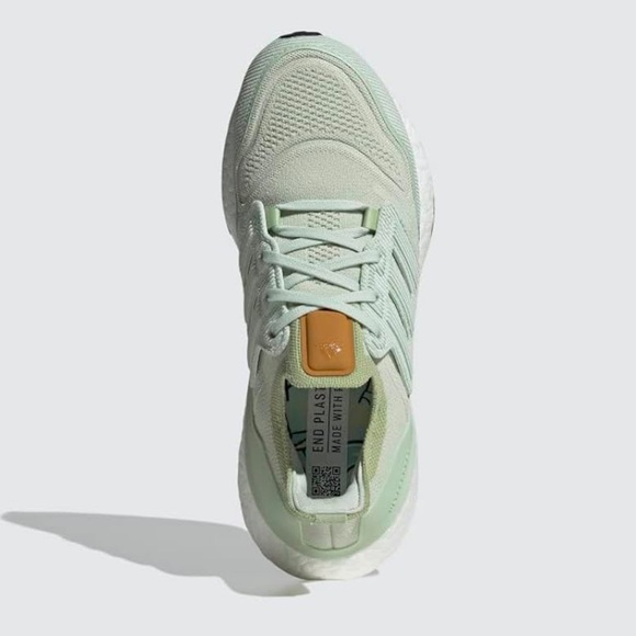 Adidas Ultraboost 22 Running Shoes - Picture 3 of 8